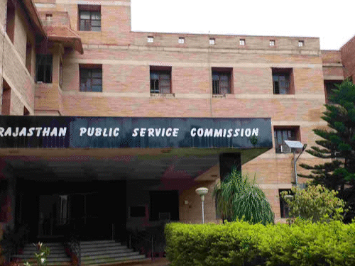 वैकेंसी का आवेदन फार्म भरने वालों से वसूलेंगे फीस:RPSC ने सरकार को भेजा प्रस्ताव; पिछले साल के मुकाबले इस बार डेढ़ गुना पदों पर ज्यादा भर्ती निकाली