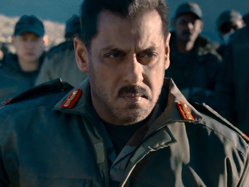 बैटल ऑफ गलवान का पहला गाना ‘मातृभूमि’ रिलीज:देशभक्ति के रंग में दिखे सलमान, चित्रांगदा सिंह के साथ दिखी शानदार केमिस्ट्री