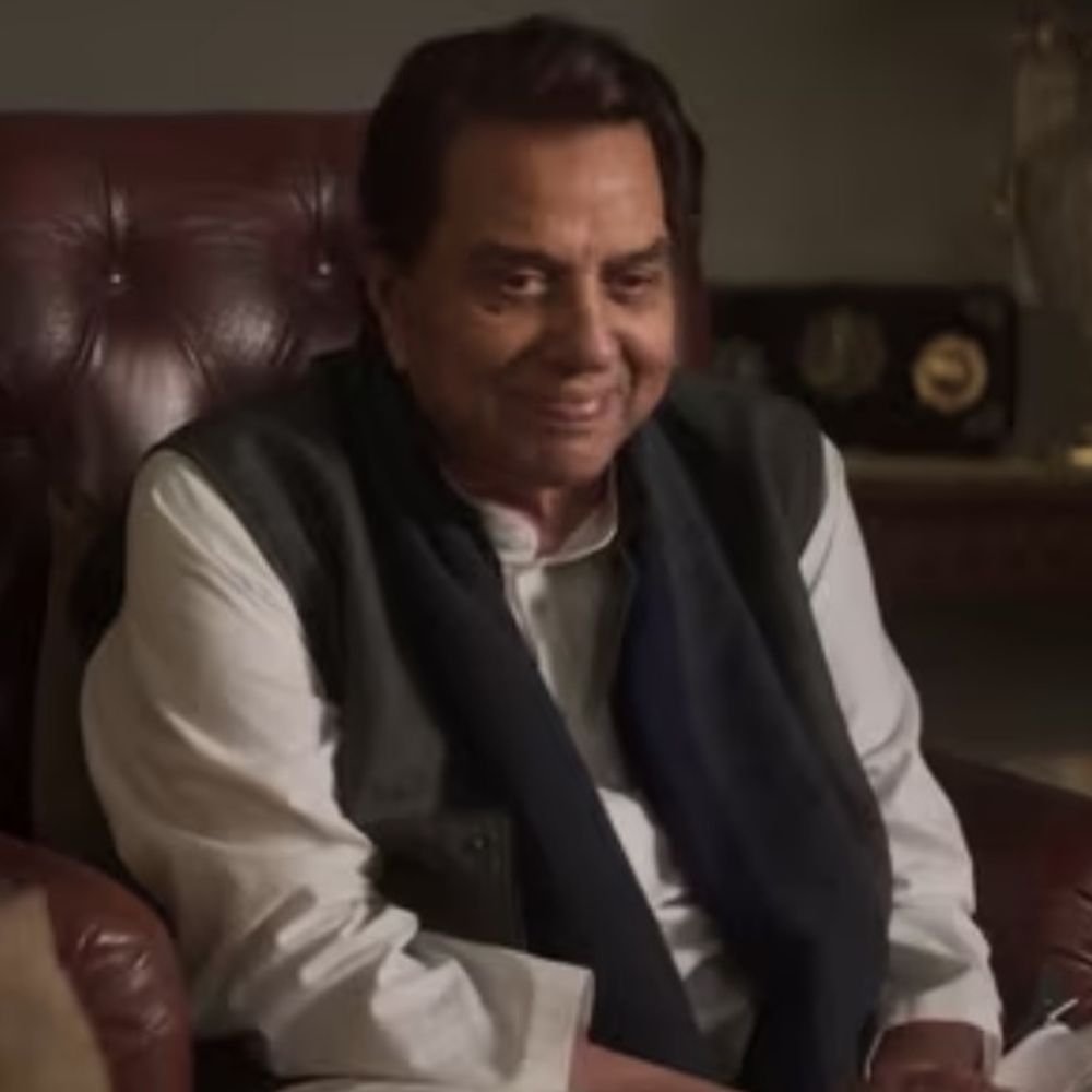 देर रात धर्मेंद्र ने पकड़ ली डांस सीखने की जिद:इक्कीस के कोरियोग्राफर बोले- उनके लिए उठना-बैठना भी थोड़ा मुश्किल था, फिर भी खड़े हुए, डांस किया