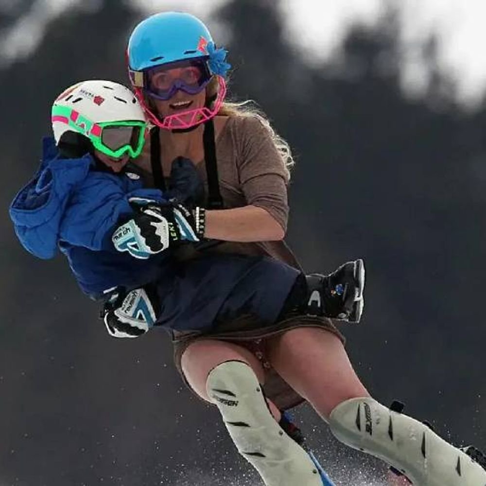 इटली में विंटर ओलिंपिक शुरू, 92 देश ले रहे हिस्सा:15 साल पहले गोद में लेकर की थी स्कीइंग, अब उसी बेटे के साथ विंटर ओलिंपिक में रचेंगीं इतिहास